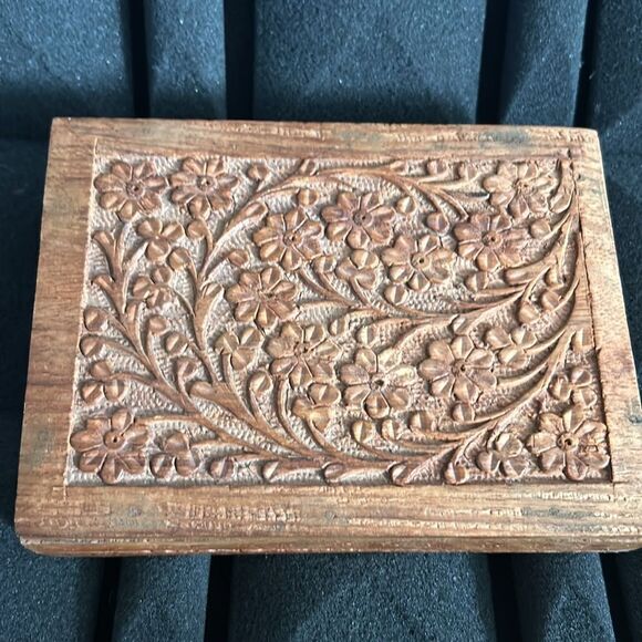 Wood Box Hand Carved Jewelry Trinket flower design Made in India 6” x 4”x2” - Picture 1 of 7